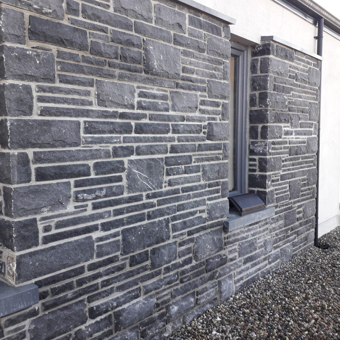 Modular blue limestone using a variety of sizes