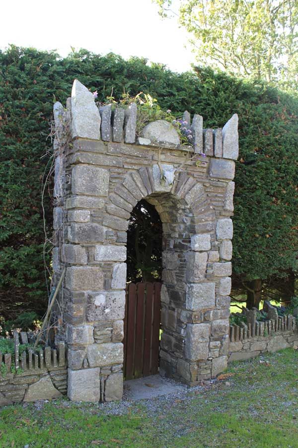 Granite & sandstone stone arch with hand chizzled keystones