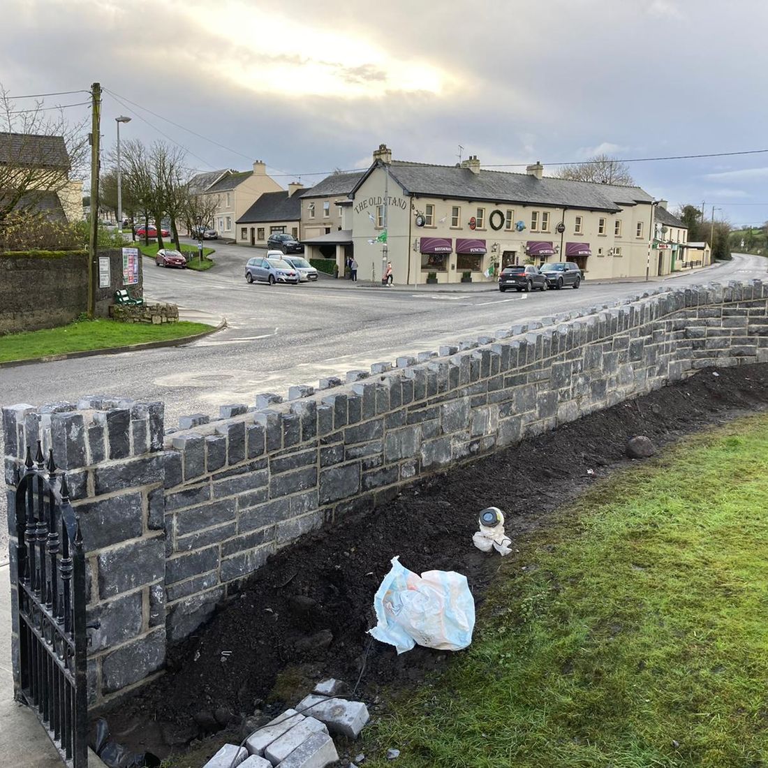 Modular cut limestone capped with traditional cock & hen capping