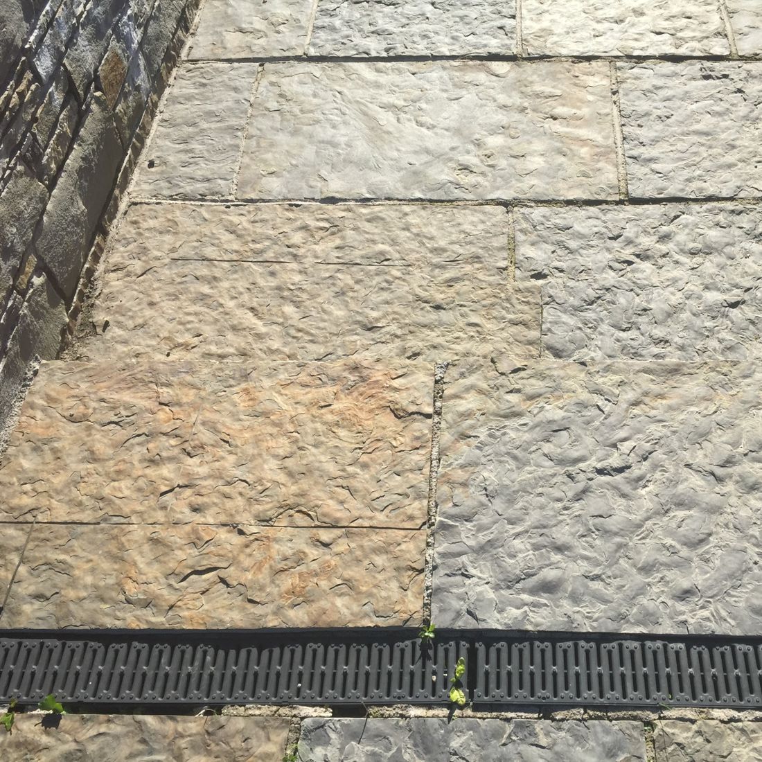 Regular flagstone paving with varios shades