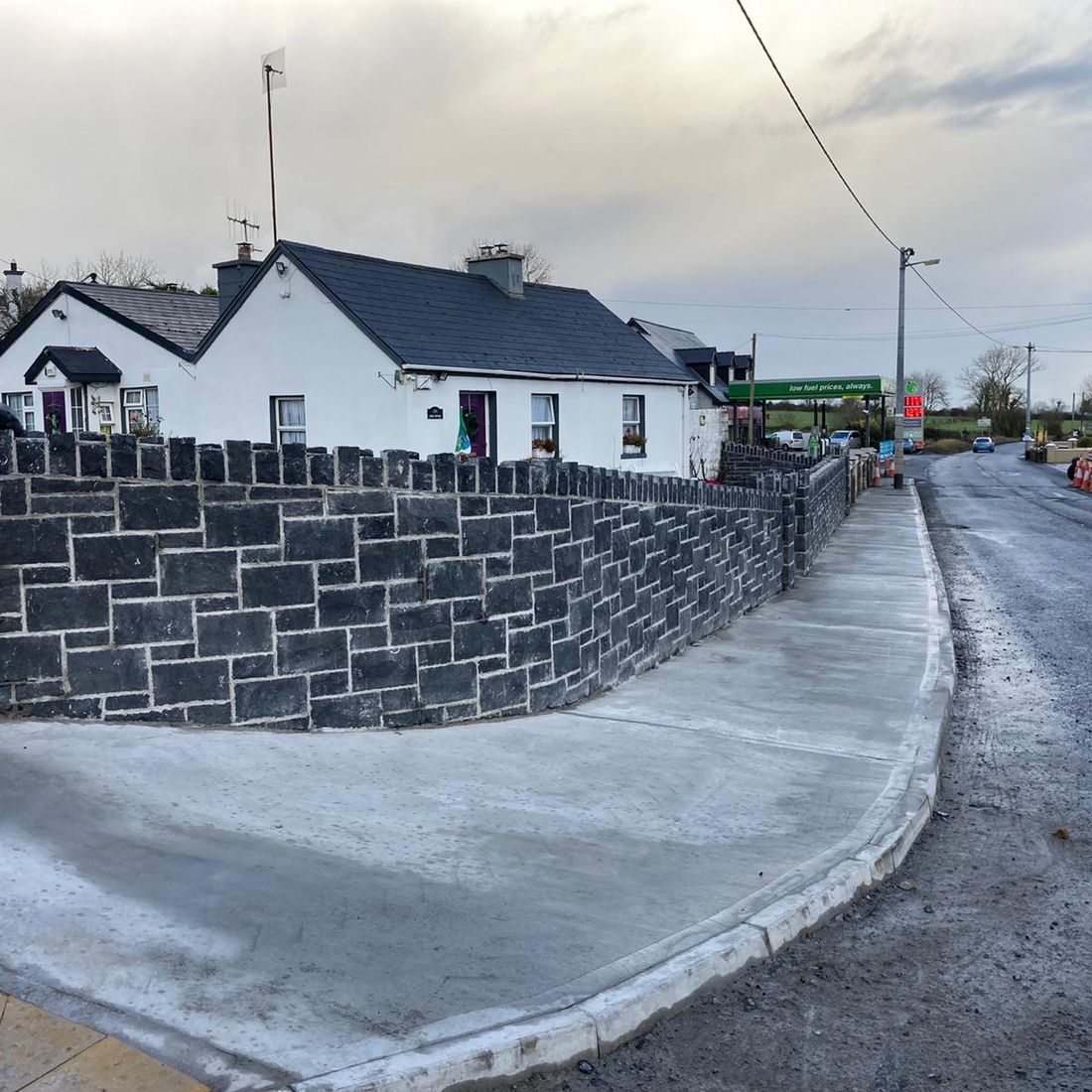 Modular limestone cut on all 4 sides laid in a regular pattern 