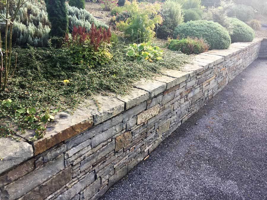 Dressed wall capping complimenting retaining wall