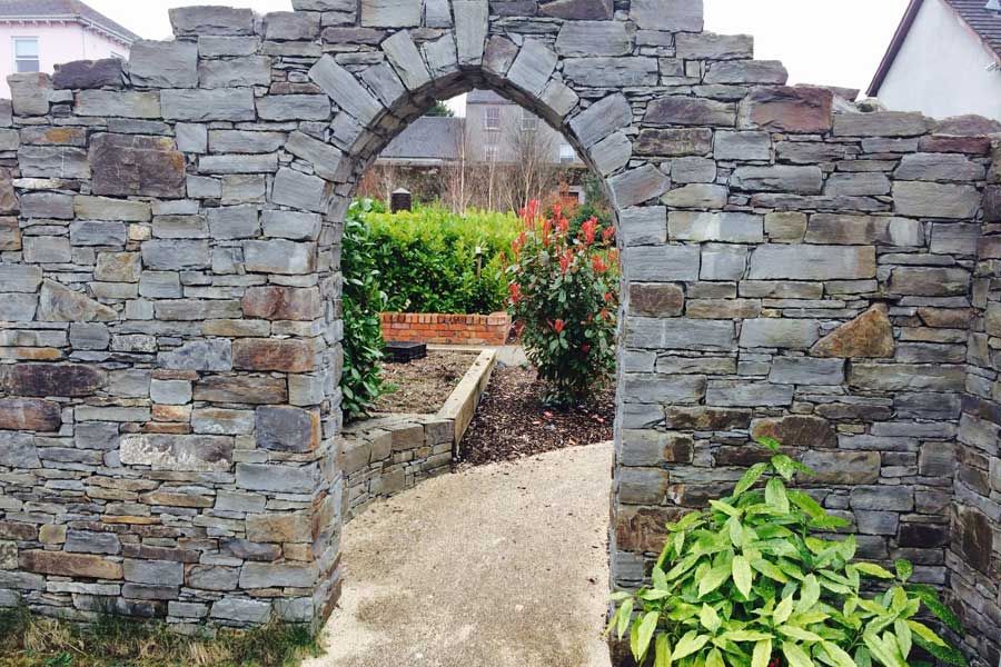 Random rubble with hand pitched key stones