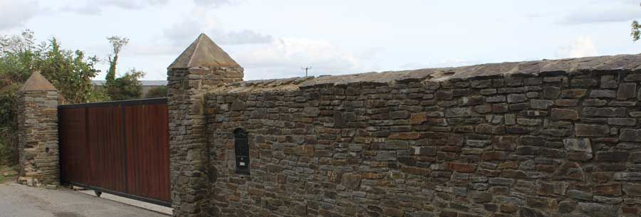 Brown sandstone random rubble