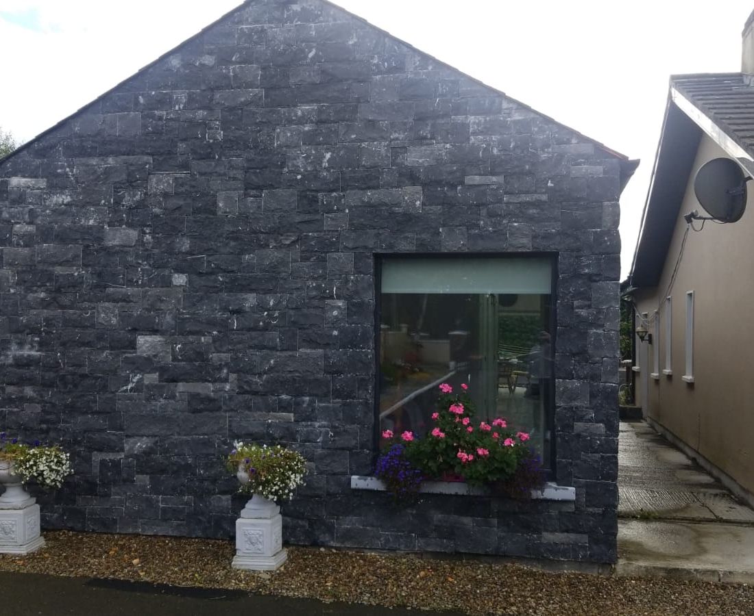 Limestone thin wall cladding finished with a dry joint